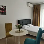 De Silva Moon Mamaia